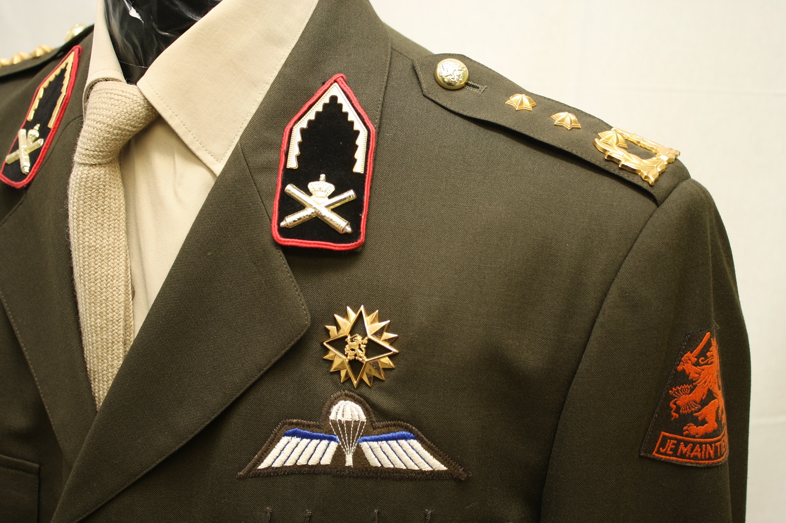 DT63 Luitenant Generaal van Baal detail
