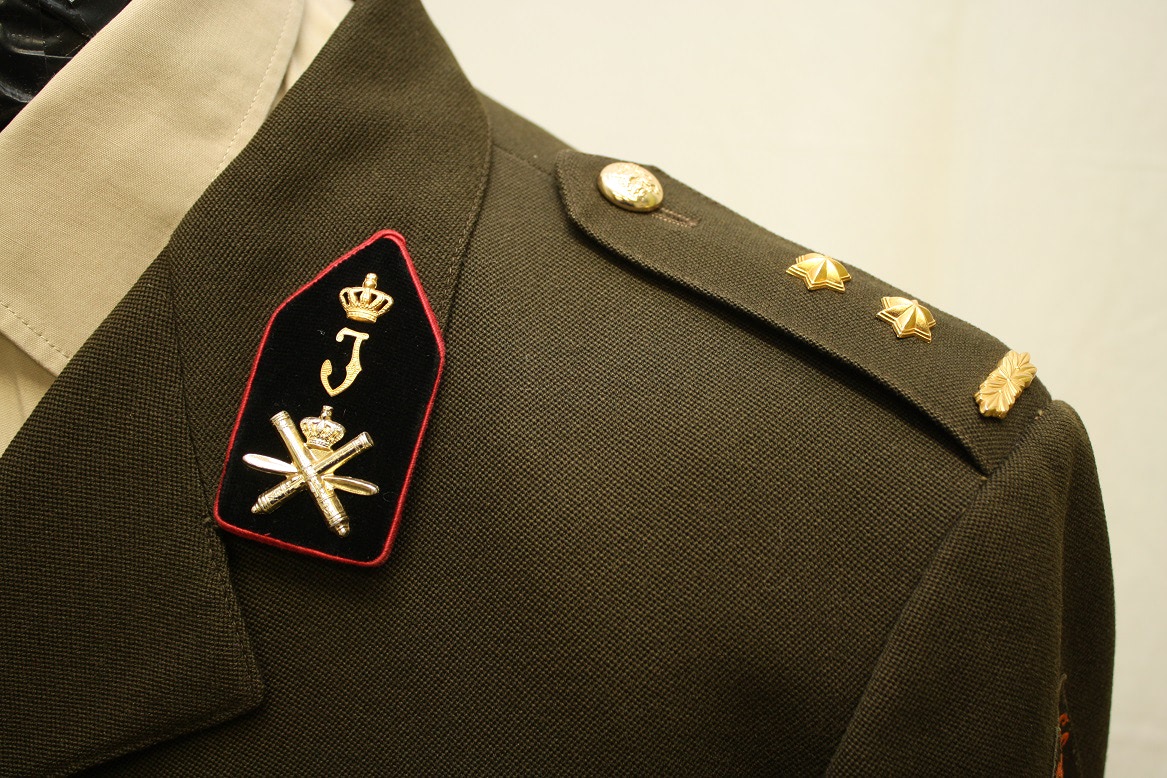 DT 63 Luitenant - kolonel Adjudant ibd Koningin Juliana detail
