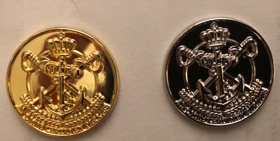 Brevetten ACCO en ALVO
ACCO = Assistent Commando Central Officier
ALVO = Assistent Luchtverdedigings Officier

Gouden speld is voor de assistenten die de volledige opleiding dus basis en type specialisatie hebben afgerond.
Zilveren speld voor degene die alleen de basisopleiding hebben afgerond.
