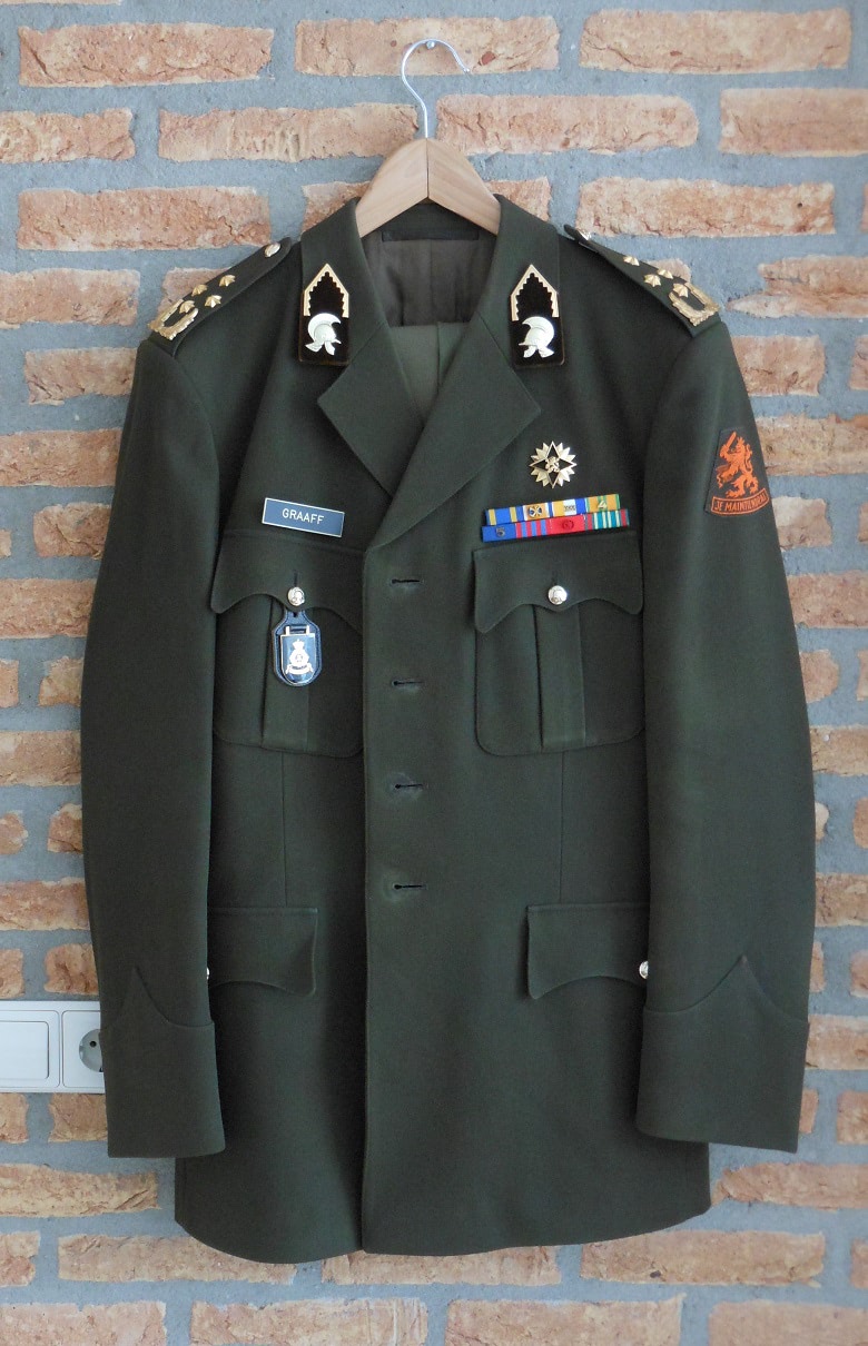 DT63 Generaal Graaff
Peter Jan Graaff (Bandung, 21 januari 1936 – Emmen, 24 maart 2014) was een Nederlandse generaal bij de Koninklijke Landmacht. Hij was onder meer Bevelhebber der Landstrijdkrachten en Chef-Defensiestaf.

