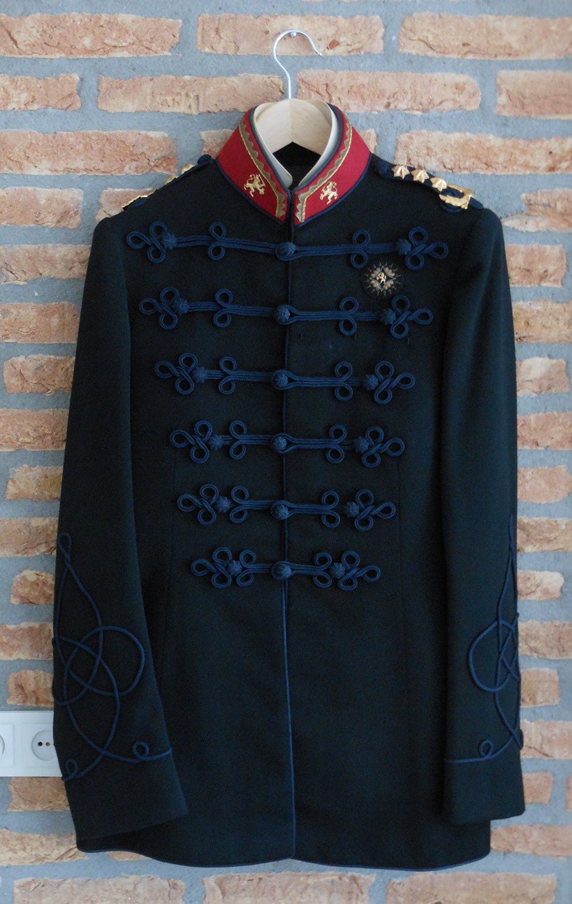 GkT Luitenant Generaal IJsselstein
IJsselstein begon in 1935 zijn militaire opleiding bij het wapen der Infanterie op de school voor Reserve Officieren. In 1938 ging hij over in actieve dienst en vocht in de dagen van mei 1940 aan de Maas bij Venlo. Tussen mei 1942 en 29 mei 1945 verbleef hij in Duitse krijgsgevangenenschap. Tussen september 1946 en oktober 1949 vocht hij in Indonesië. Na een opleiding aan de Hogere Krijgsschool vervulde hij diverse functies op de Landmachtstaf en op 1 september 1967 werd hij Souschef Plannen. 
