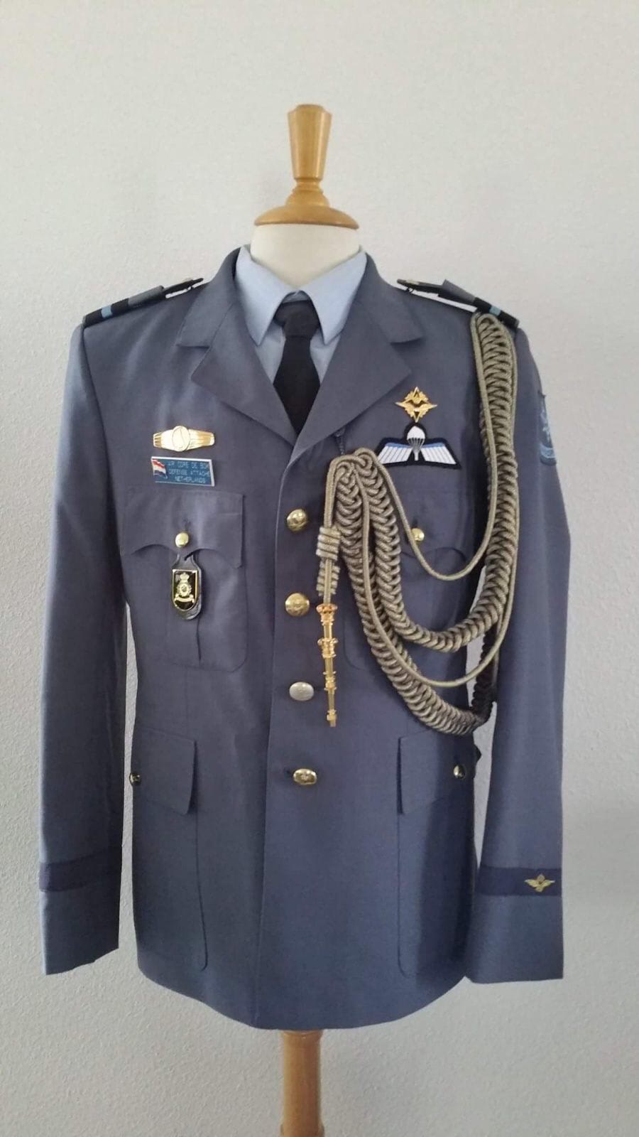Uniform Commodore de Bok tevens militair Attache USA (zomer DT)
verzameling Tebes

