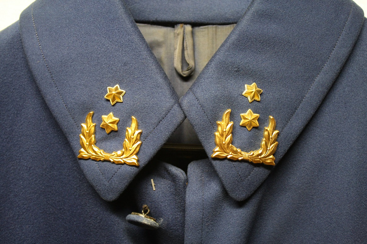 Cape van Generaal Majoor van Valderen
Overleden 21 september 2015
De generaal was Commandant van 11Tankbataljon RHvS van september 1971 tot maart 1973.
Hij was ingedeeld bij het Regiment Huzaren Prins Alexander.
