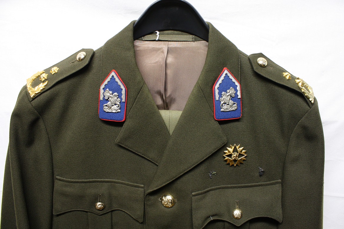 DT 63 Generaal Majoor van der Post 1
Generaal-majoor der Cavalerie
Officier in de Orde van Oranje-Nassau met de Zwaarden
Drager van het Ereteken voor Orde en Vrede met de gespen 1948 en 1949
Overleden 12 maart 2012.
