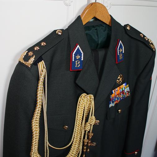 DTluitgenadjudant2.jpg