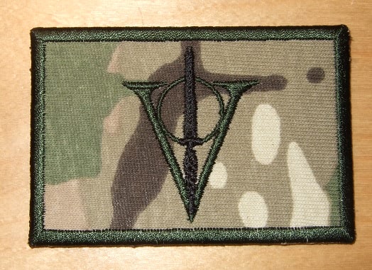 Embleem 105-Cotrcie camo
Zwarte dolk, embleem 105-Cotrcie, camo uitvoering.
