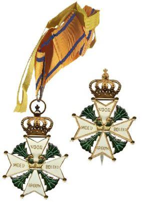 MWO Commandeur met borstster

