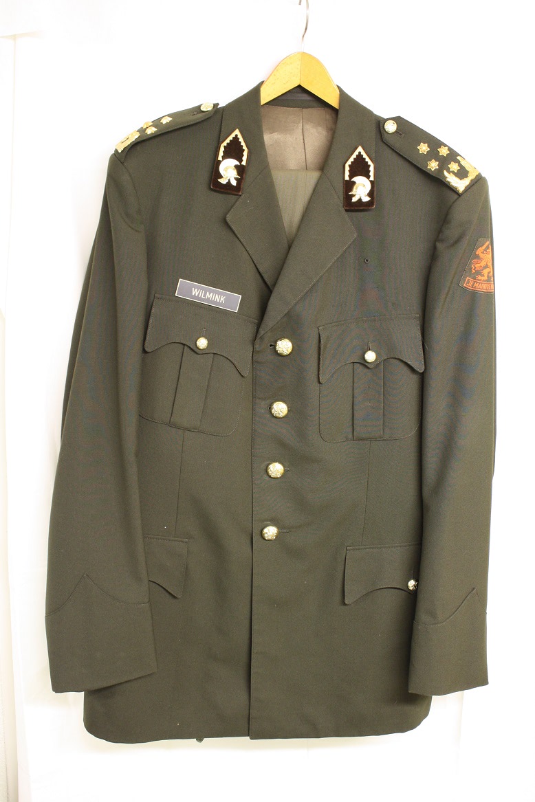 DT 63 Uniform van generaal Wilmink

