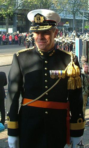 Gen vd Til tijdens Defile Mariniers
